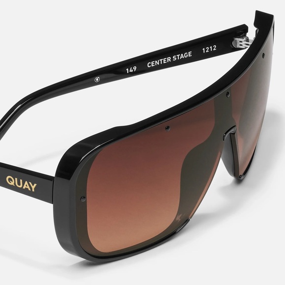 Quay center stage Black Sunglasses - Picture 3 of 5